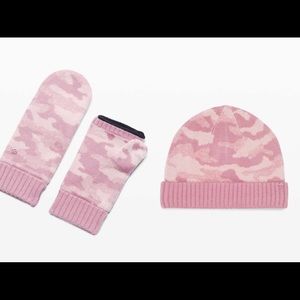 Lululemon Room for Warmth Beanie & Mitten Set